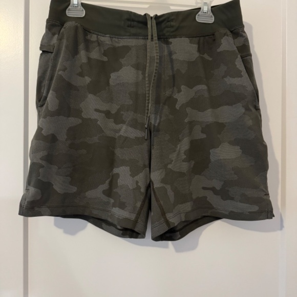 Camo Men's Lululemon Shorts - Picture 2 of 9